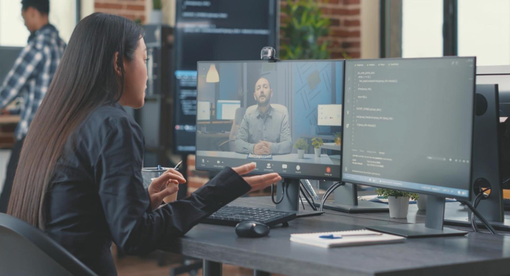 One-on-one mentorship session showing instructor providing personalized feedback on UX design work